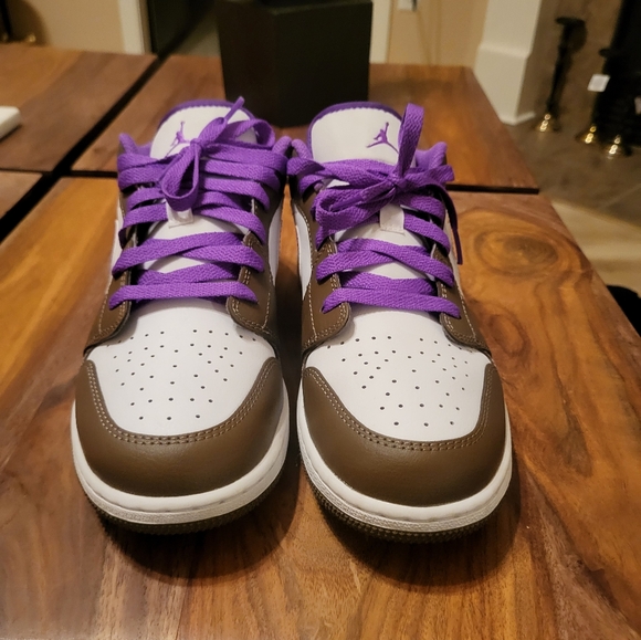 Sneakers - Picture 2 of 5